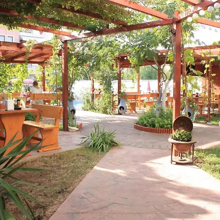 Alba Family Club 酒店 2*