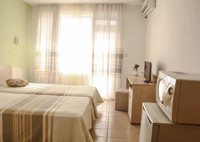 酒店 Alba Family Club 2*