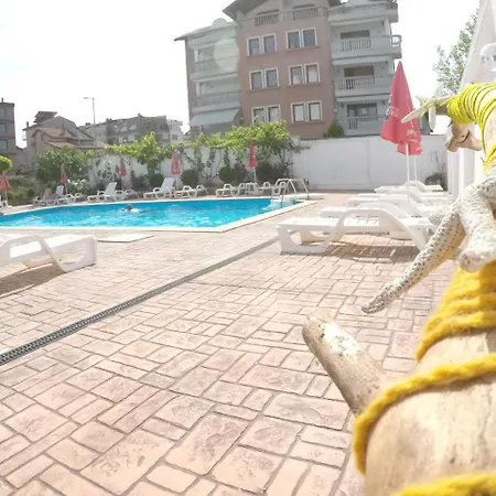 Alba Family Club Szálloda 2*